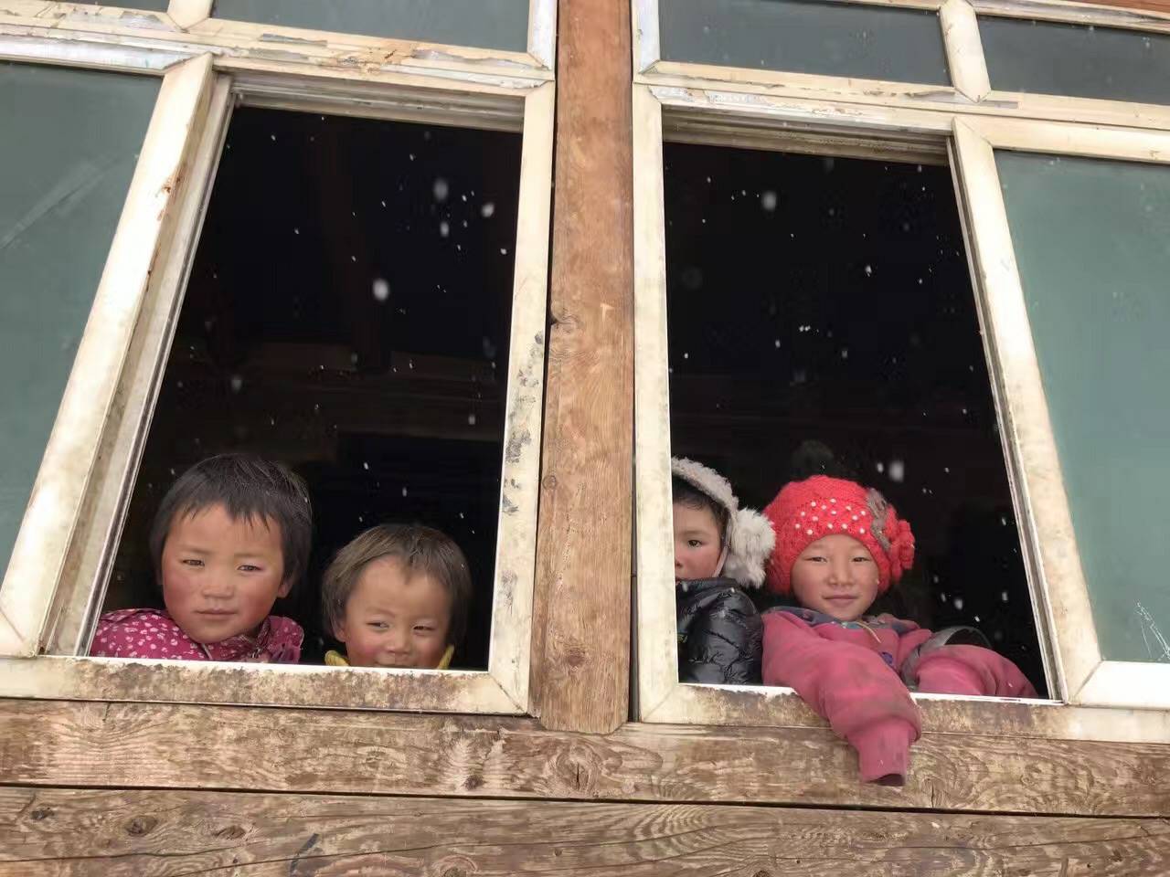 乐动体育·官方端网站-乐动体育(中国)公益回顾丨家国同欢月同圆 温暖满载甘孜州(图9)