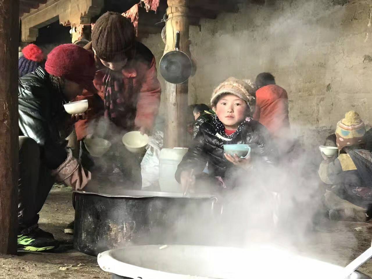 乐动体育·官方端网站-乐动体育(中国)公益回顾丨家国同欢月同圆 温暖满载甘孜州(图10)